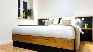 2 slaapkamers, een bureau, een strijkplank/strijkijzer, gratis wifi