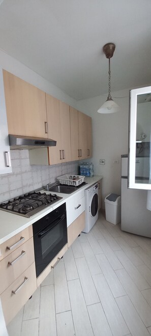 Private kitchen - Quiet house in a green setting a stone's throw from the center. (Roma)