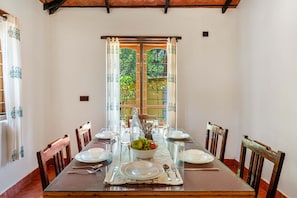 Interior - Sliceinn Somewhere (Madikeri)