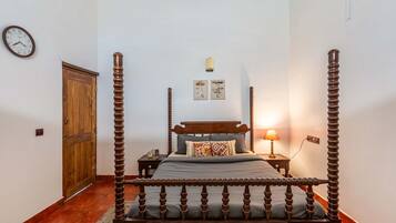 Iron/ironing board, free WiFi