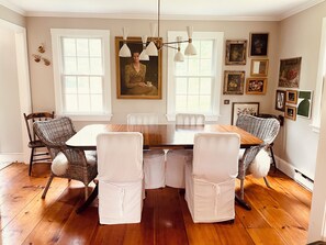 Dining - Charming waterfront Cottage, explore, relax and enjoy the Maine Coast (Kennebunk)