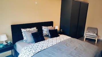 2 bedrooms, WiFi, bed sheets