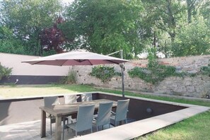 Outdoor dining - L'Auberge de l'Entre Potes- Bolia (Maffle)