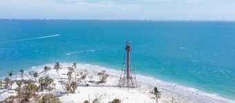 Seahorse Suites #4. A Perfect Beach Getaway!