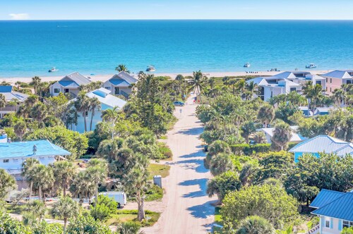 Seahorse Suites #4. A Perfect Beach Getaway!