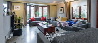 Comfortable house for 12 p in rustival neighborhoud