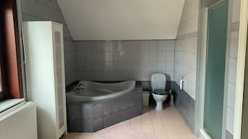 Bruser, hårtørrer, Sæbe, Toiletpapir