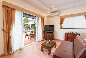 Flat-screen TV - Sahaswara Luxury Villa Pattaya (Bang Lamung)
