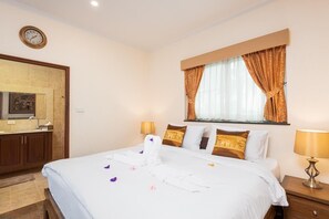 6 bedrooms, iron/ironing board, free WiFi - Sahaswara Luxury Villa Pattaya (Bang Lamung)