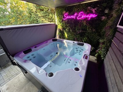 Sheffield-apartment-sleeps4-parking-hottub