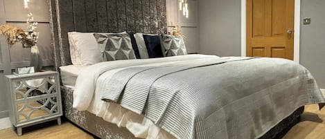 Apartment | 1 bedroom, soundproofing, iron/ironing board, free WiFi