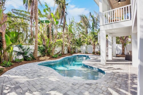 Anna Maria Home with Pool and Rooftop Deck! 5-min Walk to Beach - Coconut Breeze