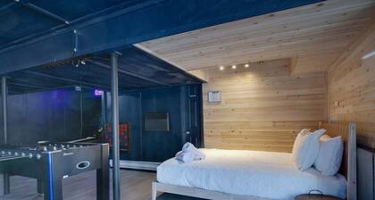 Poconos Chalet: Sleeps 10 |Pet Friendly| Hot tub