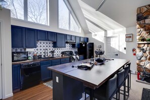 Fridge, microwave, oven, stovetop - Poconos Chalet| HotTub, Game&Theatre Rm, Lakes (Albrightsville)