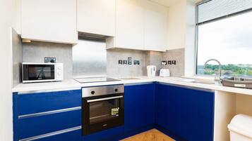 Fridge, oven, stovetop
