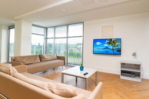Lobby sitting area - Montrose (Dublin)
