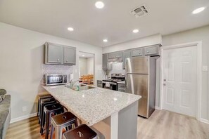 Fridge, microwave, oven, stovetop - Inviting home with heated pool and dog-friendly (San Antonio)
