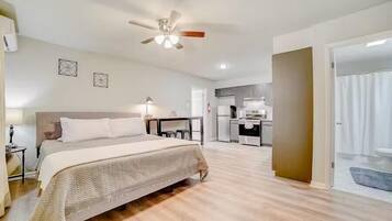 4 bedrooms, desk, travel cot, free WiFi