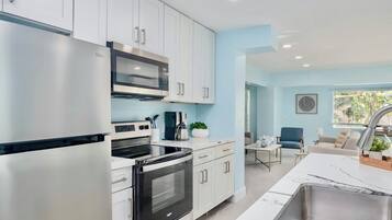 Mikroaaltouuni, uuni, liesi