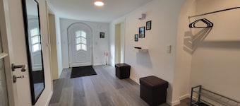 105sqm basement apartment with high-w. Fully equipped, center Homberg Ohm, sauna+fitness