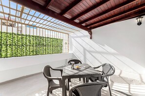Outdoor dining - Home2Book Prime Location Apartment, Playa Grande (Puerto del Carmen)