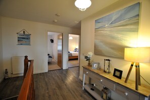 3 bedrooms, iron/ironing board, free WiFi, bed sheets - Seabreeze- stylish coastal home, Crail (Crail)