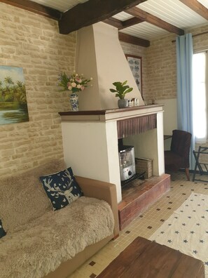 Fireplace - Cozy chalet in nice Soturac with WiFi (Soturac)