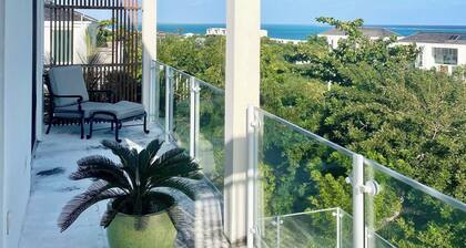 Charming spacious 2-bedroom villa with AC, pool, ocean views in Providenciales