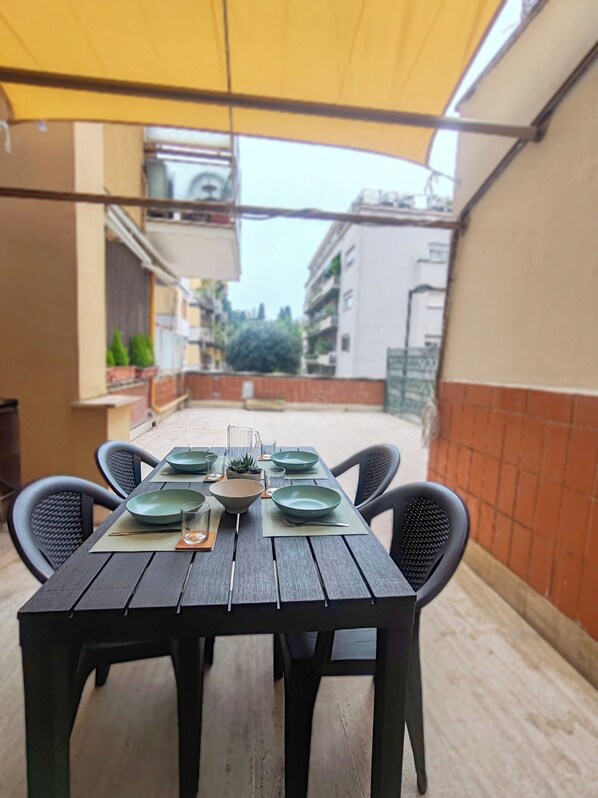 Outdoor dining