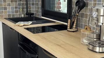 Mikroaaltouuni, uuni, liesi