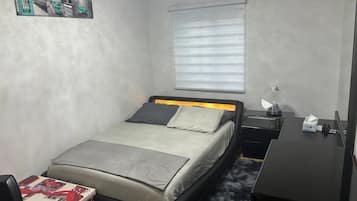 2 bedrooms, iron/ironing board, WiFi, bed sheets