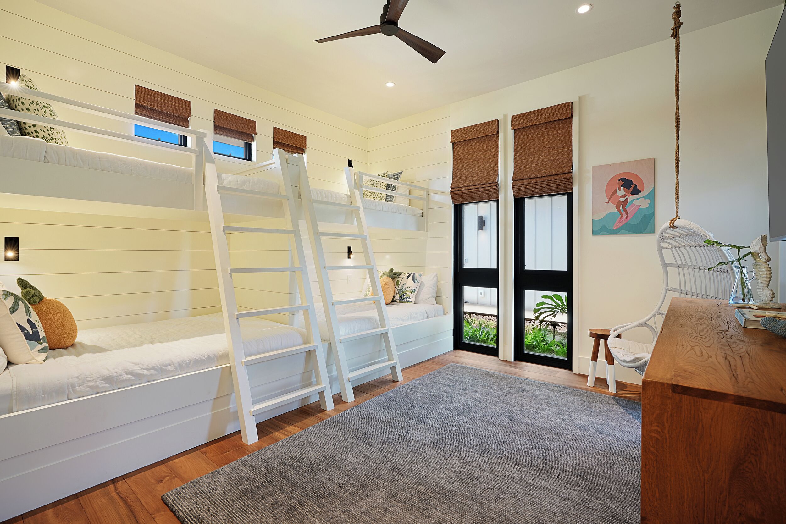 4 bedrooms, iron/ironing board, internet, bed sheets