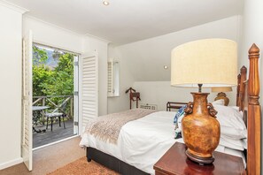 3 bedrooms, desk, iron/ironing board, travel cot