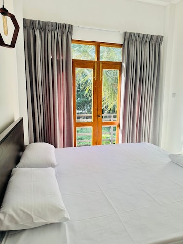 Nevil's Villa - Mirissa