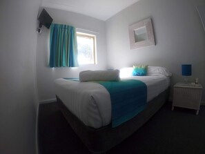 Budget Double Room with Shared Bathrooms | Individually furnished, free WiFi - Center Break beach stay (Green Head)