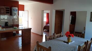 Classic-Zimmer, Balkon, Bergblick | Schreibtisch, kostenloses WLAN