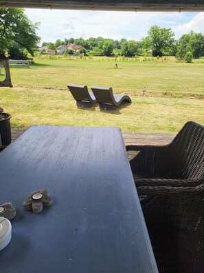 Outdoor dining - Gite Tiny on Camping Domaine La Terrasse. (Trézelles)