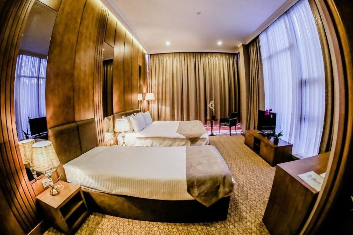In-room safe, blackout drapes, soundproofing