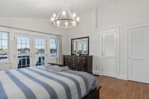 3 bedrooms, iron/ironing board, WiFi, bed sheets - Luxury waterfront home with breathtaking views in Barrington (Barrington)