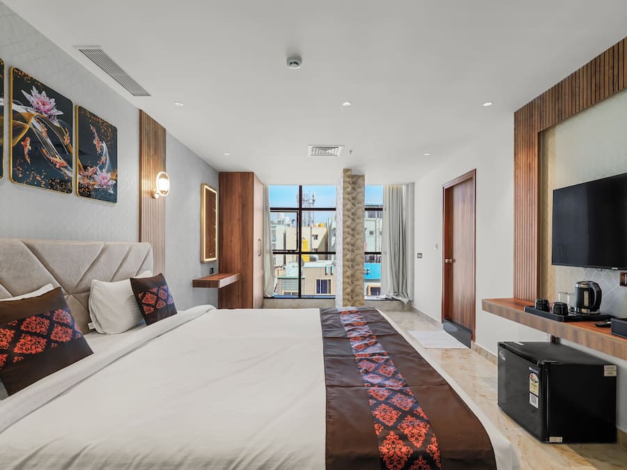 Superior Double Room, City View | Premium bedding, down comforters, Select Comfort beds, minibar