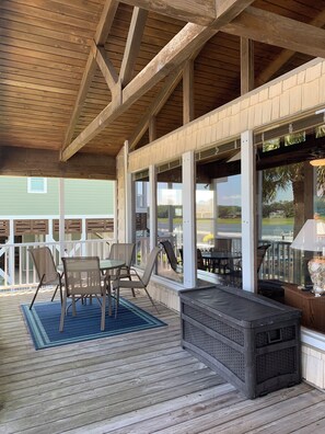 Outdoor dining - Beautiful beach house located on the Intracoastal Waterway with Canal Access! (Ocean Isle Beach)