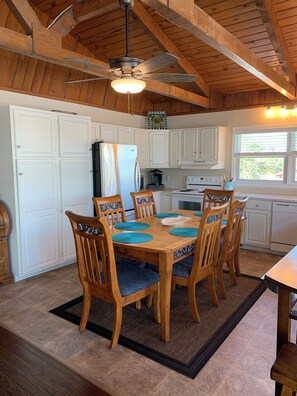 Dining - Beautiful beach house located on the Intracoastal Waterway with Canal Access! (Ocean Isle Beach)