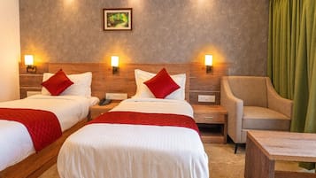 Deluxe-herbergi með tvíbreiðu rúmi - borgarsýn | 1 svefnherbergi, öryggishólf í herbergi, ókeypis þráðlaus nettenging