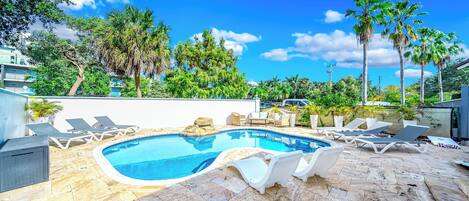 Outdoor pool, a heated pool