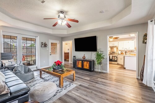 3BR Spacious Home w/ Game Room & Themed Bedroom