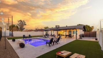 Lämmitetty uima-allas