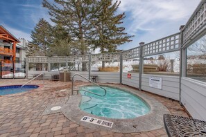 Beheizter Pool