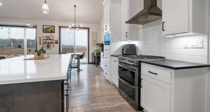 NFL Draft 2025 Modern New Build 4-bedroom 3 bath house in Little Suamico.