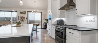 NFL Draft 2025 Modern New Build 4-bedroom 3 bath house in Little Suamico.