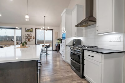 NFL Draft 2025 Modern New Build 4-bedroom 3 bath house in Little Suamico.